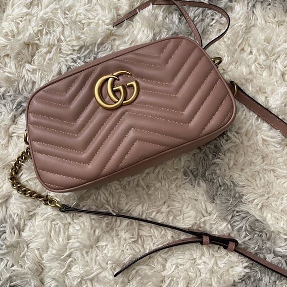 Gucci GG MARMONT SMALL MATELASSÉ SHOULDER BAG - Picture 2 of 9